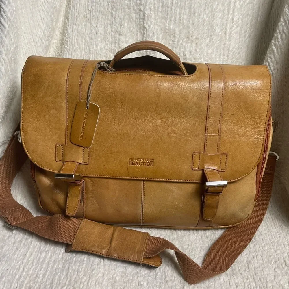 Kenneth Cole Reaction Leather tan Messenger / laptop Bag silver tone Hardwares.
